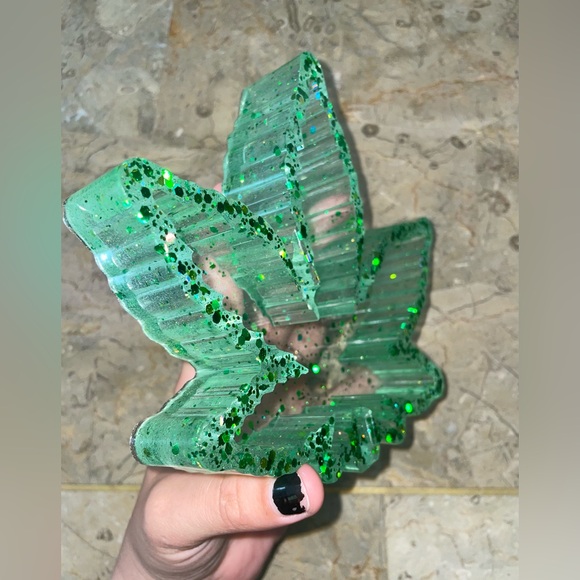 Pot Leaf Resin Ashtray Handcrafted | Home Decor - Picture 4 of 11